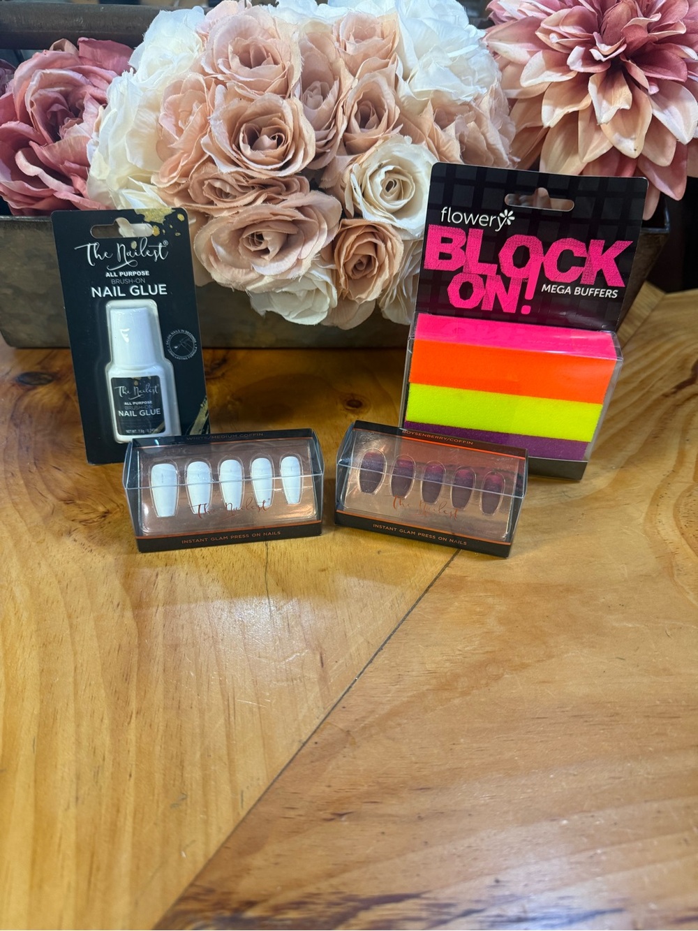 Block On! Neon Mega Buffers & Assorted Press-On Nails Set